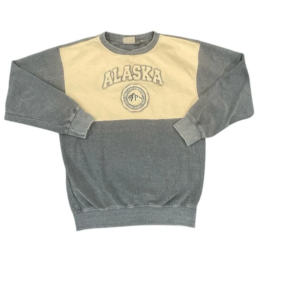 RENEGADE VINTAGE Alaska Faded Blue and Cream Men's Crewneck Size Large
